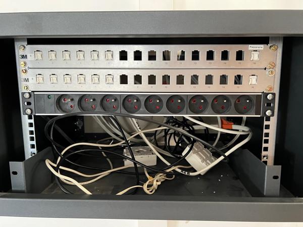 Gémenos (13420) Gémenos : location bureaux de 102m² en 1er étage