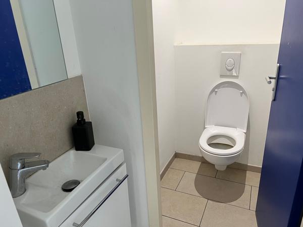 Gémenos (13420) Gémenos : location bureaux de 102m² en 1er étage