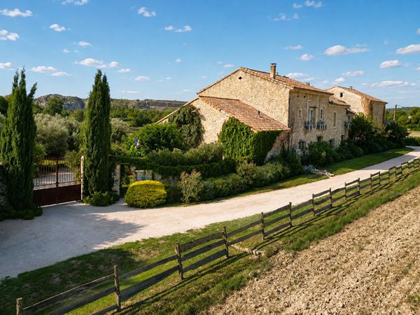 Domaine en pierre de 675 m² avec piscine sur près de 3 ha - Roquemaure Roquemaure