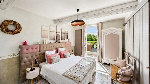 Domaine en pierre de 675 m² avec piscine sur près de 3 ha - Roquemaure Roquemaure