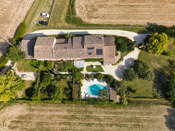 Domaine en pierre de 675 m² avec piscine sur près de 3 ha - Roquemaure Roquemaure