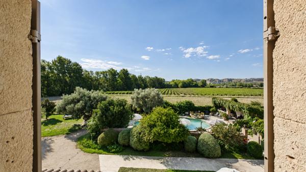 Domaine en pierre de 675 m² avec piscine sur près de 3 ha - Roquemaure Roquemaure