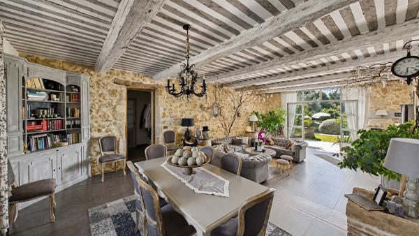Domaine en pierre de 675 m² avec piscine sur près de 3 ha - Roquemaure Roquemaure