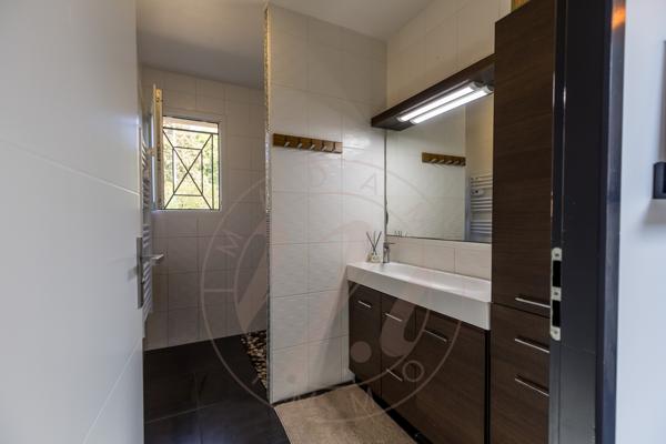 Maison contemporaine avec patio – Un véritable cocon de sérénité à Saint-Pierre-du-Mont Détails des diagnostics énergétiques
