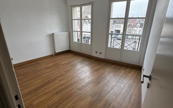 Appartement à louer    4 pièces •  Compiègne