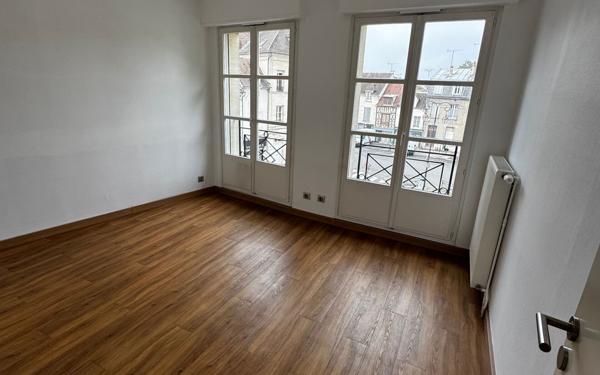 Appartement à louer    4 pièces •  Compiègne