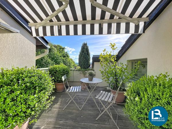 Grand duplex à l'abri des regards avec terrasses, garage et cave