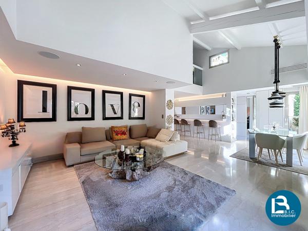 Grand duplex à l'abri des regards avec terrasses, garage et cave