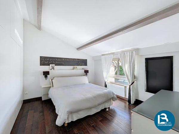 Grand duplex à l'abri des regards avec terrasses, garage et cave