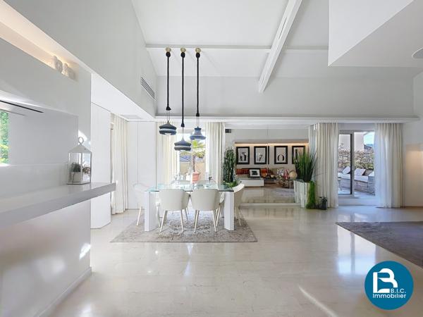 Grand duplex à l'abri des regards avec terrasses, garage et cave