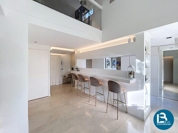 Grand duplex à l'abri des regards avec terrasses, garage et cave