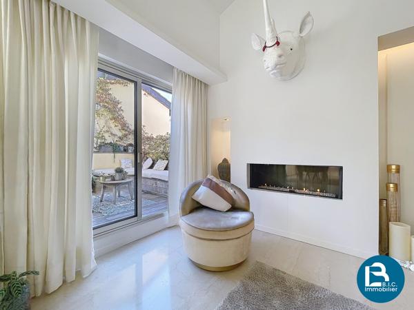 Grand duplex à l'abri des regards avec terrasses, garage et cave