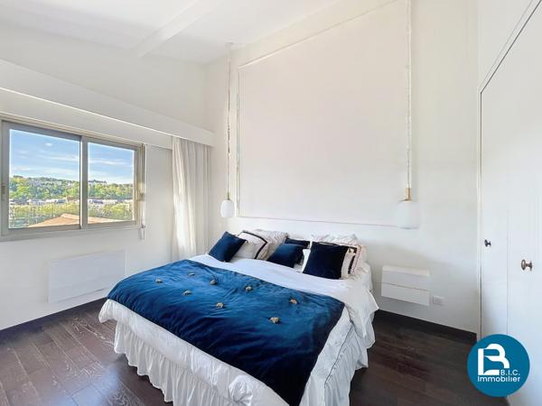 Grand duplex à l'abri des regards avec terrasses, garage et cave