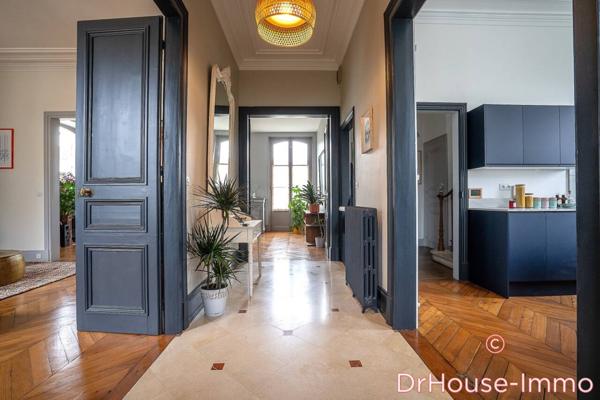 Maison à vendre 11 pièces de 300 m²
