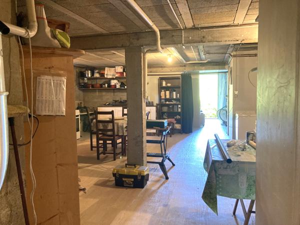 VILLIEU LOYES MOLLON - Belle villa d'architecte de 133 m² (256 m² au sol ) sur son terrain arboré de 1975 m² Villieu-Loyes-Mollon (01800)