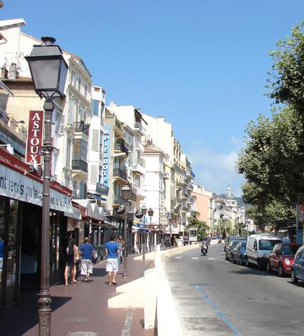 Cannes, proche palais  : Droit au bail local toute activité avec terrasse