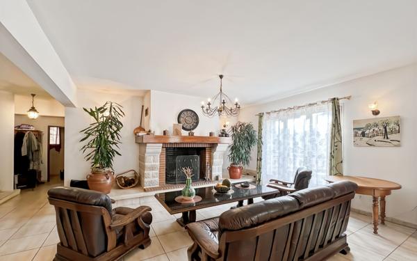 Maison à vendre    5 pièces •  Saint-Georges-les-Bains