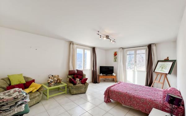 Maison à vendre    5 pièces •  Saint-Georges-les-Bains