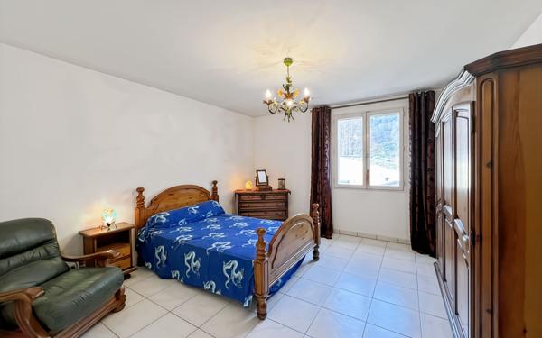 Maison à vendre    5 pièces •  Saint-Georges-les-Bains