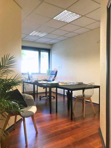 Bureau à louer 6 pièces de 153 m²