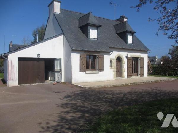 Maison à Vendre à Plouha  (22580), en Côtes-d'Armor (22)

A proximité du centre bourg, cette ...