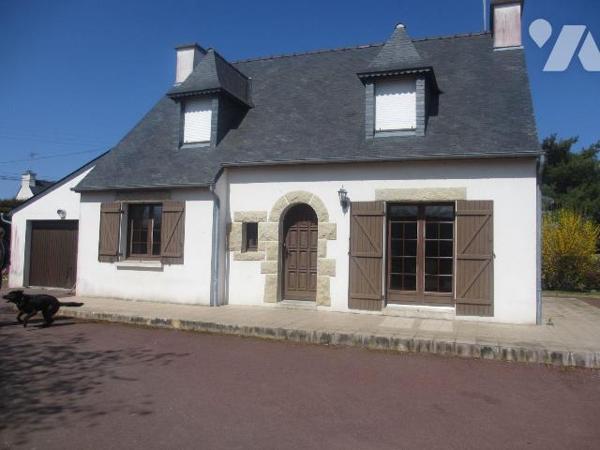 Maison à Vendre à Plouha  (22580), en Côtes-d'Armor (22)

A proximité du centre bourg, cette ...