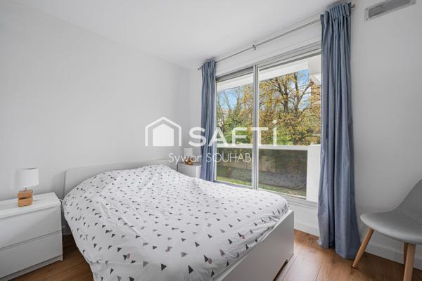 Appartement lumineux, totalement rénové en 2022 avec une vue dégagée sur Paris