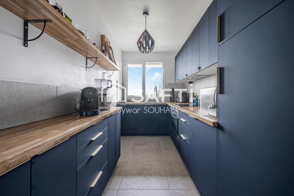 Appartement lumineux, totalement rénové en 2022 avec une vue dégagée sur Paris