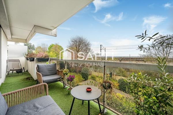 Appartement lumineux, totalement rénové en 2022 avec une vue dégagée sur Paris