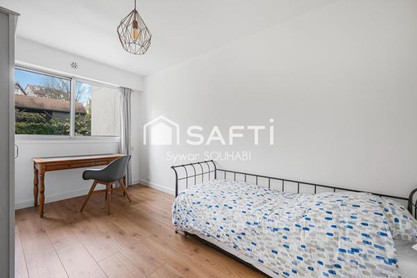 Appartement lumineux, totalement rénové en 2022 avec une vue dégagée sur Paris