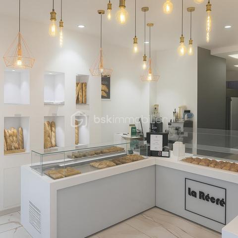 BOULANGERIE - PÂTISSERIE À VENDRE – NICE CENTRE
Opportunité Rare – Fonds de Commerce Clé en Main

Située en plein cœur de Nice, cette boulangerie-pâtisserie bénéficie d'un emplacement stratégique avec une clientèle fidèle et un fort potentiel de développement.

Les points forts de l'affaire

Chiffre d'affaires de 215 000 € HT en progression régulière

EBE récurrent compris entre 35 000 € et 40 000 € chaque année

Prix de vente attractif : 149 850 € FAI

 Bail commercial récent

 Loyer : 1 900 € HT / HC par mois

 Affaire saine et parfaitement exploitée

 Idéale pour une première installation ou pour développer une activité existante

Un outil de travail performant
Fournil entièrement équipé
Four Pavailler
Diviseuse
Façonneuse
Plusieurs pétrins, dont un dédié aux pains italiens
Chambre de pousse
Chambre froide
Laboratoire pâtisserie indépendant
Armoires réfrigérées
Laminoir à bande
Coin plonge
Plans de travail inox
Deux batteurs professionnels grande capacité
Espace complémentaire à fort potentiel

Local indépendant permettant le développement d'une activité de snacking, salon de thé, restauration rapide ou toute autre activité complémentaire.

Magasin moderne et accueillant

Vitrines récentes au design contemporain mettant parfaitement en valeur les produits artisanaux.

Pourquoi investir ?
Emplacement premium en centre-ville de Nice
Rentabilité démontrée
Équipements récents et entretenus
Aucun investissement immédiat à prévoir
Potentiel de croissance supplémentaire

Dossier complet et renseignements complémentaires disponibles après un premier échange.

Aucun document ne sera communiqué avant une première rencontre et la signature d'un engagement de confidentialité.

Visite sur rendez-vous uniquement.

Une opportunité à saisir rapidement.