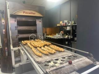 BOULANGERIE - PÂTISSERIE À VENDRE – NICE CENTRE
Opportunité Rare – Fonds de Commerce Clé en Main

Située en plein cœur de Nice, cette boulangerie-pâtisserie bénéficie d'un emplacement stratégique avec une clientèle fidèle et un fort potentiel de développement.

Les points forts de l'affaire

Chiffre d'affaires de 215 000 € HT en progression régulière

EBE récurrent compris entre 35 000 € et 40 000 € chaque année

Prix de vente attractif : 149 850 € FAI

 Bail commercial récent

 Loyer : 1 900 € HT / HC par mois

 Affaire saine et parfaitement exploitée

 Idéale pour une première installation ou pour développer une activité existante

Un outil de travail performant
Fournil entièrement équipé
Four Pavailler
Diviseuse
Façonneuse
Plusieurs pétrins, dont un dédié aux pains italiens
Chambre de pousse
Chambre froide
Laboratoire pâtisserie indépendant
Armoires réfrigérées
Laminoir à bande
Coin plonge
Plans de travail inox
Deux batteurs professionnels grande capacité
Espace complémentaire à fort potentiel

Local indépendant permettant le développement d'une activité de snacking, salon de thé, restauration rapide ou toute autre activité complémentaire.

Magasin moderne et accueillant

Vitrines récentes au design contemporain mettant parfaitement en valeur les produits artisanaux.

Pourquoi investir ?
Emplacement premium en centre-ville de Nice
Rentabilité démontrée
Équipements récents et entretenus
Aucun investissement immédiat à prévoir
Potentiel de croissance supplémentaire

Dossier complet et renseignements complémentaires disponibles après un premier échange.

Aucun document ne sera communiqué avant une première rencontre et la signature d'un engagement de confidentialité.

Visite sur rendez-vous uniquement.

Une opportunité à saisir rapidement.