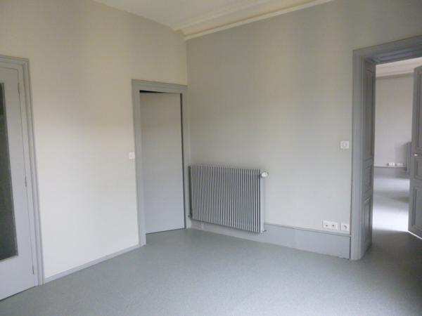 REF 12380- 7 RUE CROZATIER - F2 AU 3EME ETAGE