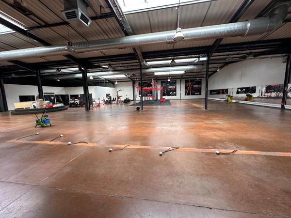 Local d'activité à vendre MIRIBEL (01)-locaux d'activité/entrepot + bureaux de 2600m2 environ, option ERP 5eme catégorie obtenue