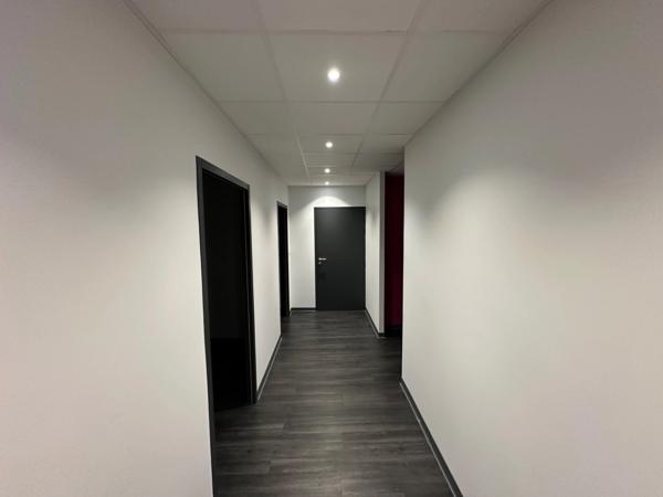 Local d'activité à vendre MIRIBEL (01)-locaux d'activité/entrepot + bureaux de 2600m2 environ, option ERP 5eme catégorie obtenue