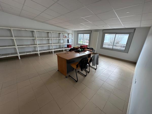 Local d'activité à vendre MIRIBEL (01)-locaux d'activité/entrepot + bureaux de 2600m2 environ, option ERP 5eme catégorie obtenue