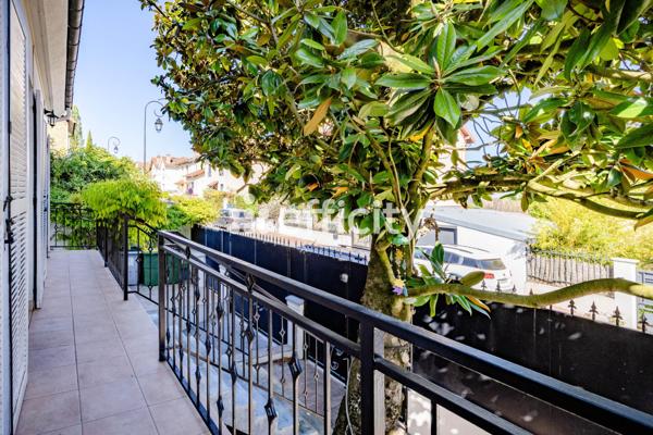 Maison
         7 pièces
        - 160 m² Bien prestige 850 000 € *