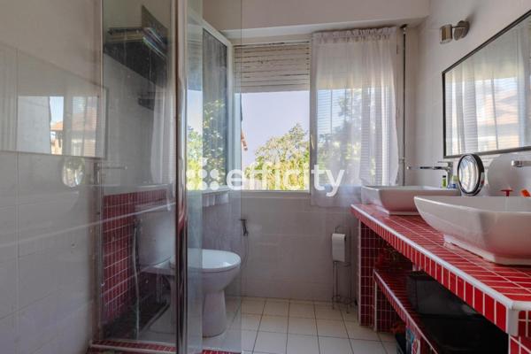 Maison
         7 pièces
        - 160 m² Bien prestige 850 000 € *
