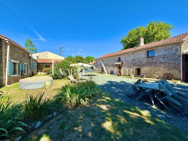 BEL ENSEMBLE IMMOBILIER OFFRANT DEUX MAISONS