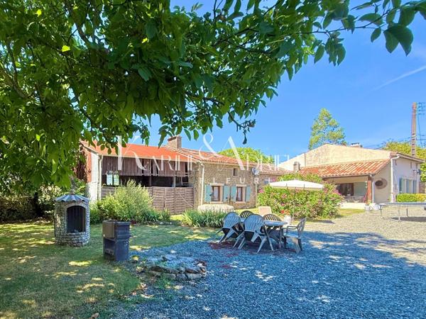 BEL ENSEMBLE IMMOBILIER OFFRANT DEUX MAISONS