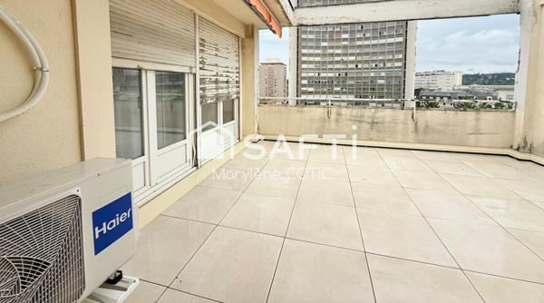 Attique terrasse,ascenseur avec  accès privatif