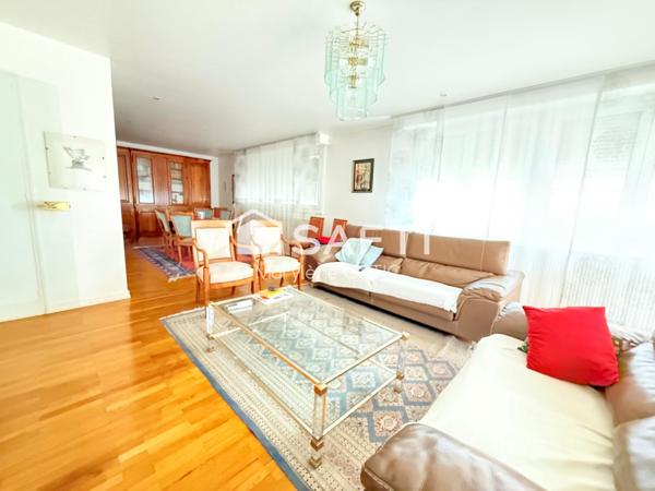 Attique terrasse,ascenseur avec  accès privatif