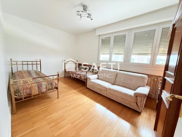 Attique terrasse,ascenseur avec  accès privatif