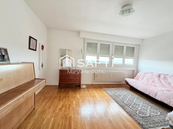 Attique terrasse,ascenseur avec  accès privatif