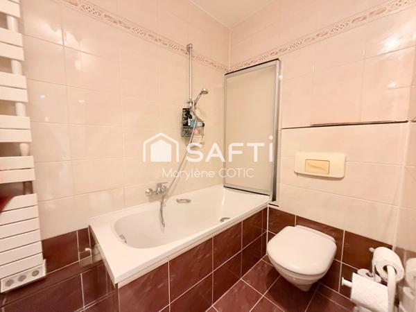 Attique terrasse,ascenseur avec  accès privatif