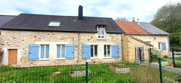 Maison  d'environ 126 m2 située à 5 minutes de Baugé direction Angers