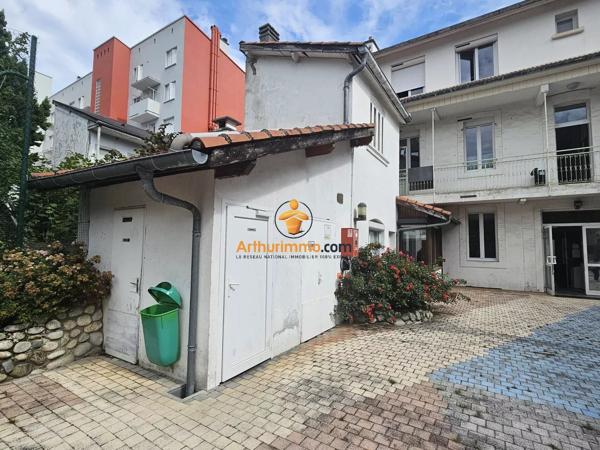 Vente                                                      Immeuble
                        
                     30 pièces                                         à Tarbes
