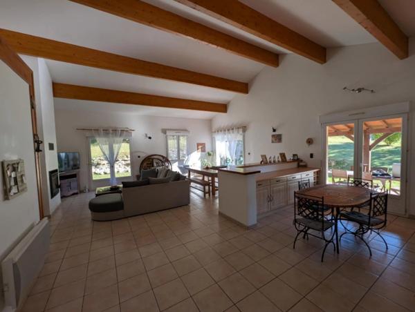 Vente                                                      Maison
                        
                     4 pièces                      122 m2                     à Gourdon