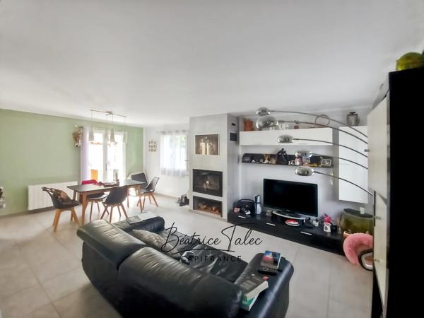 Maison T4 98m2, jardin, terrasse, 3 chambres, parkings, 10 minutes d'aix-en-provence. Quartier calme et recherché au pied de la Sainte-Victoire. Bouches du Rhône.