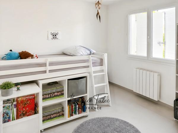 Maison T4 98m2, jardin, terrasse, 3 chambres, parkings, 10 minutes d'aix-en-provence. Quartier calme et recherché au pied de la Sainte-Victoire. Bouches du Rhône.